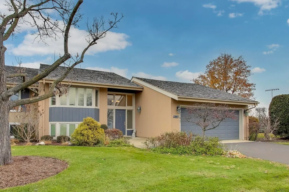 Property Slideshow image 1 of 9 | 211 briarwood pass, Oak Brook, IL, 60523