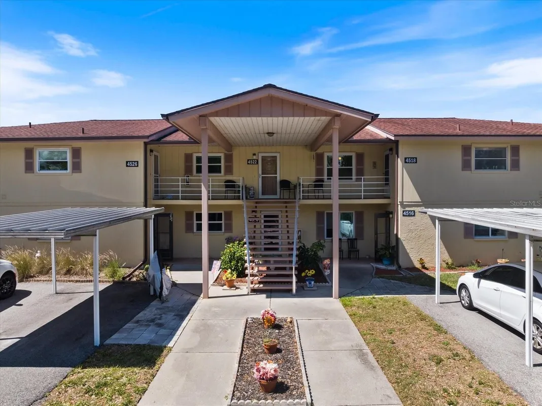 Property Slideshow image 1 of 37 | 4522 narraganset trl 84, Sarasota, FL, 34233