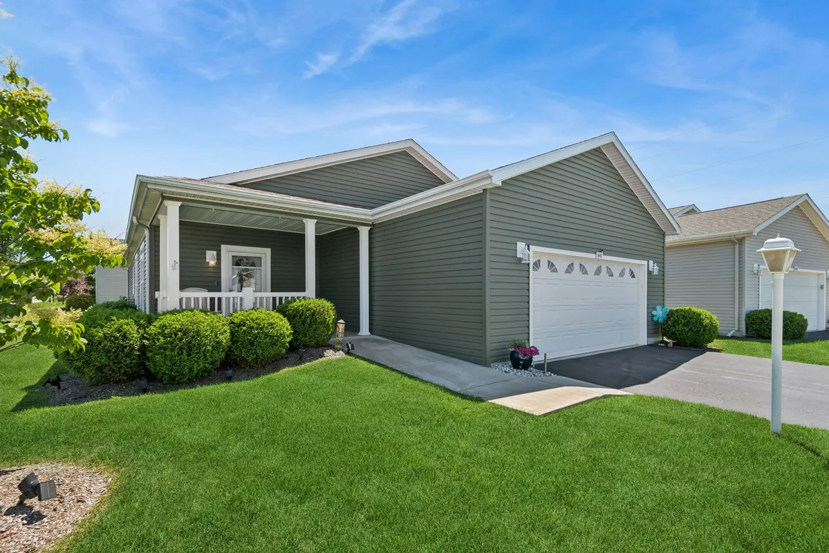 Property Slideshow image 1 of 20 | 1441 harvest ct, Grayslake, IL, 60030