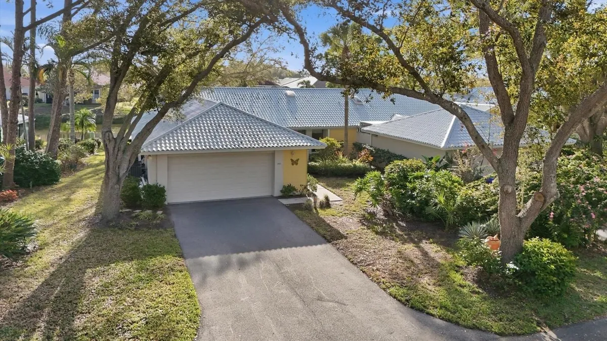 Property Slideshow image 1 of 42 | 260 southampton dr 312, Venice, FL, 34293