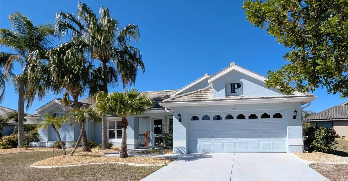 Property Slideshow image 1 of 33 | 2004 berry roberts dr, Sun City Center, FL, 33573