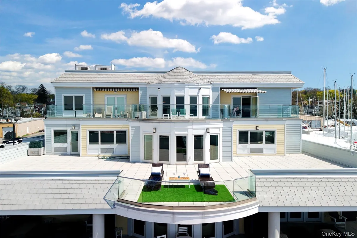 Property Slideshow image 1 of 22 | 433 main st 212, North Hempstead, NY, 11050