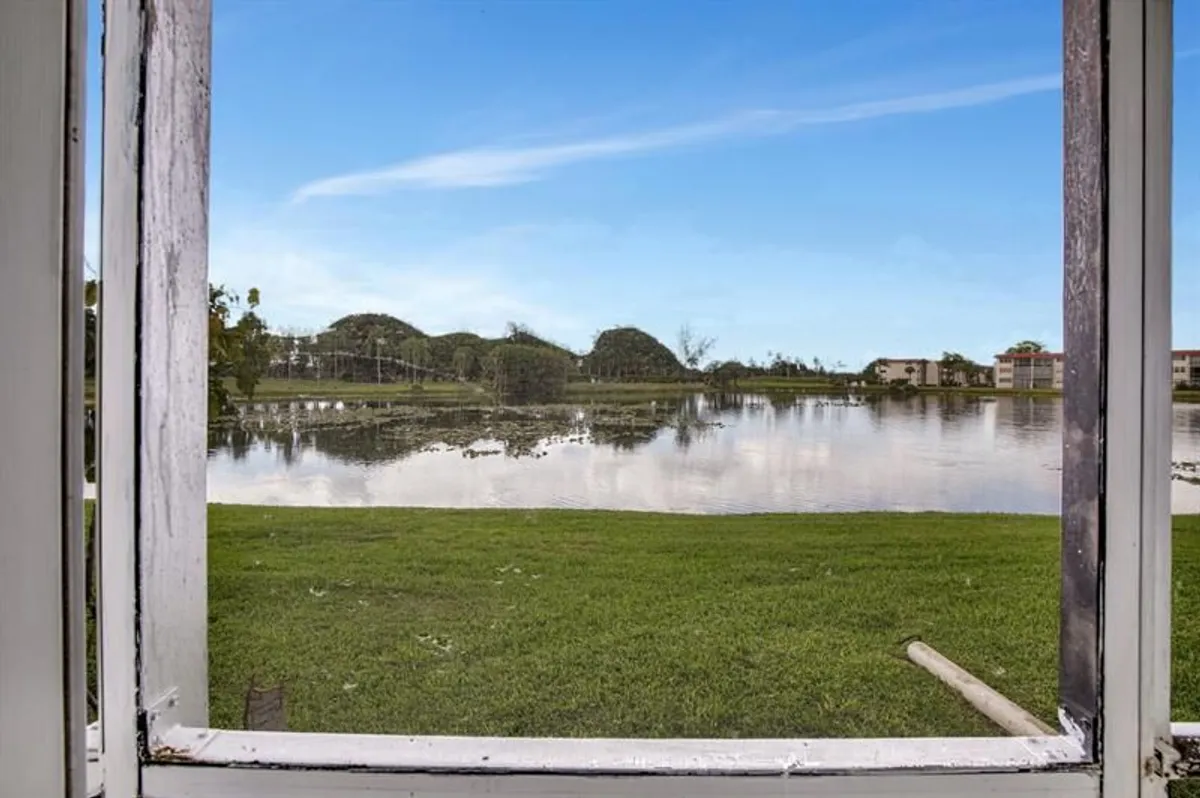 Property Slideshow image 1 of 16 | 9400 n hollybrook lake dr 105, Pembroke Pines, FL, 33025