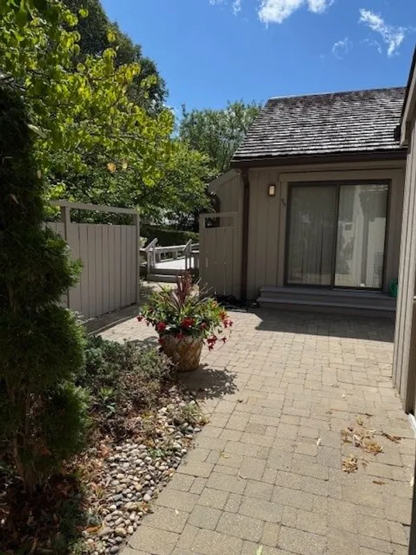 Property Slideshow image 1 of 3 | 59 thornhill ln, Lake Barrington, IL, 60010