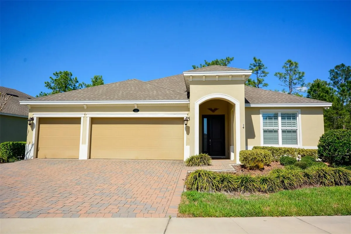 Property Slideshow image 1 of 48 | 215 avenham dr, Deland, FL, 32724