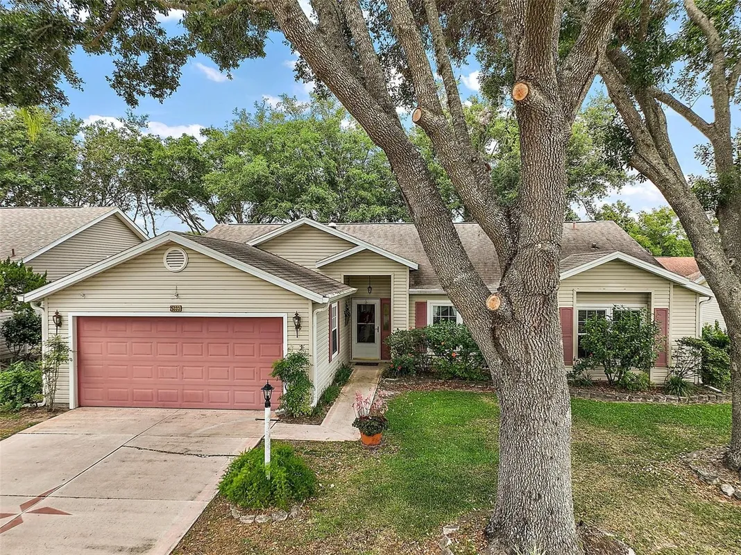 Property Slideshow image 1 of 36 | 25333 river crest dr, Leesburg, FL, 34748