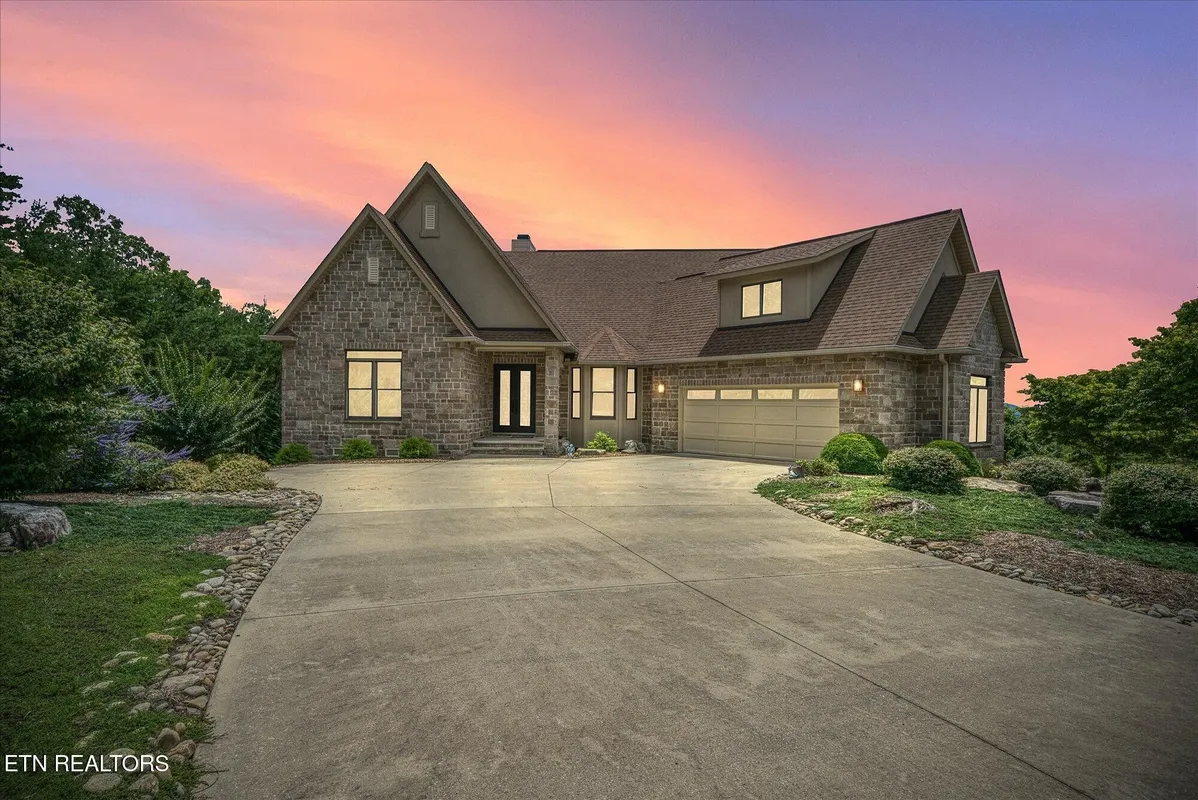 Property Slideshow image 1 of 58 | 61 bluff view ct, Crossville, TN, 38558