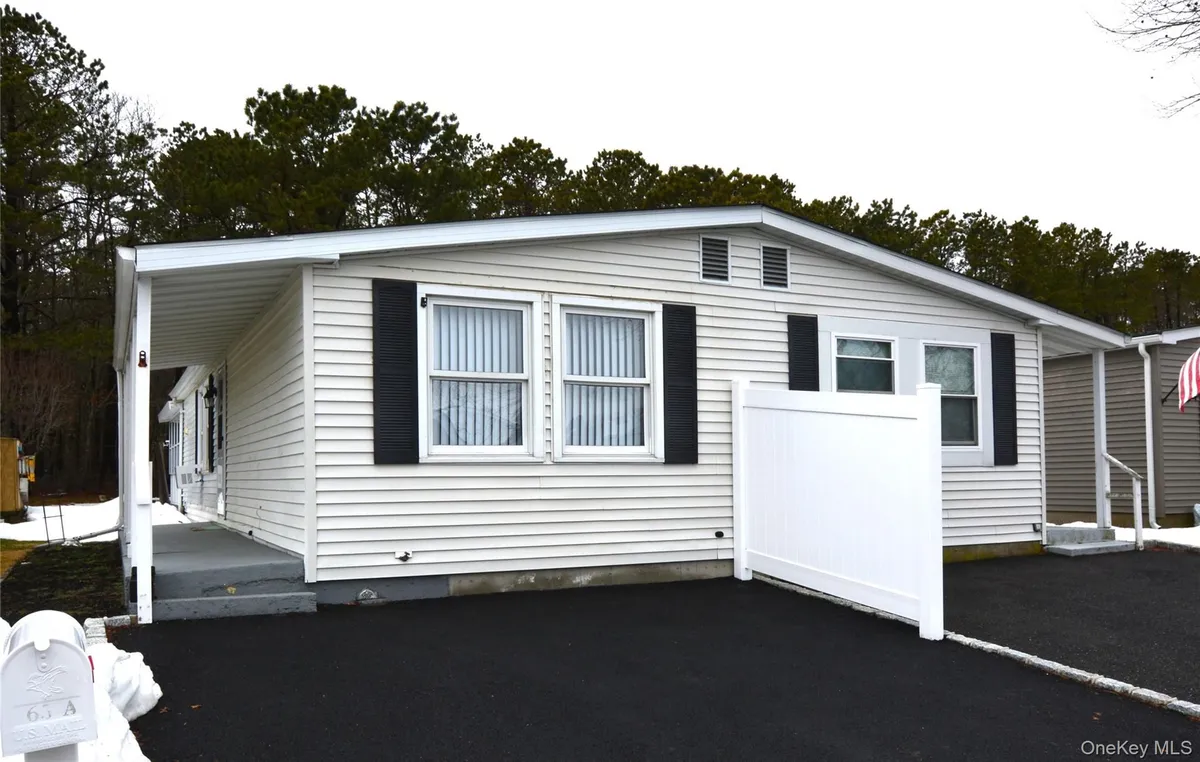 Property Slideshow image 1 of 35 | 65a village cir, Brookhaven, NY, 11949