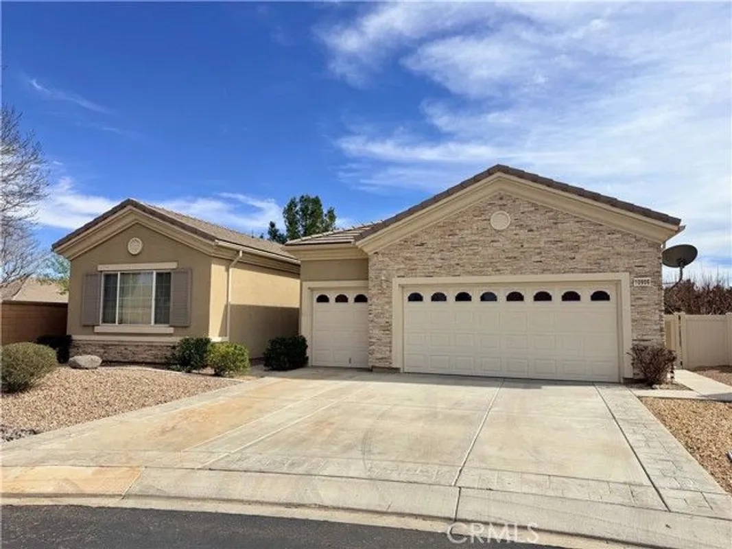 Property Slideshow image 1 of 28 | 10906 rockaway gln, Apple Valley, CA, 92308