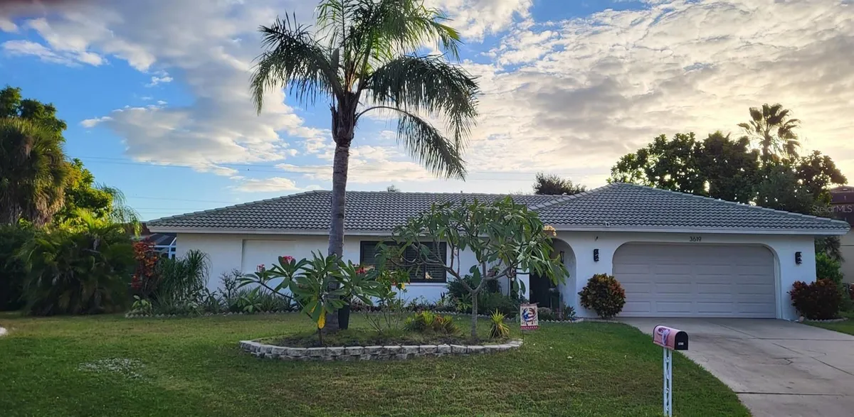 Property Slideshow image 1 of 31 | 3619 pembrook dr, Sarasota, FL, 34239