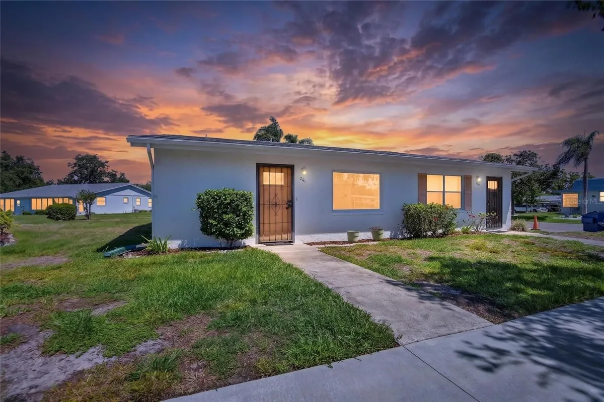 Property Slideshow image 1 of 32 | 1902 andover st 201, Sun City Center, FL, 33573