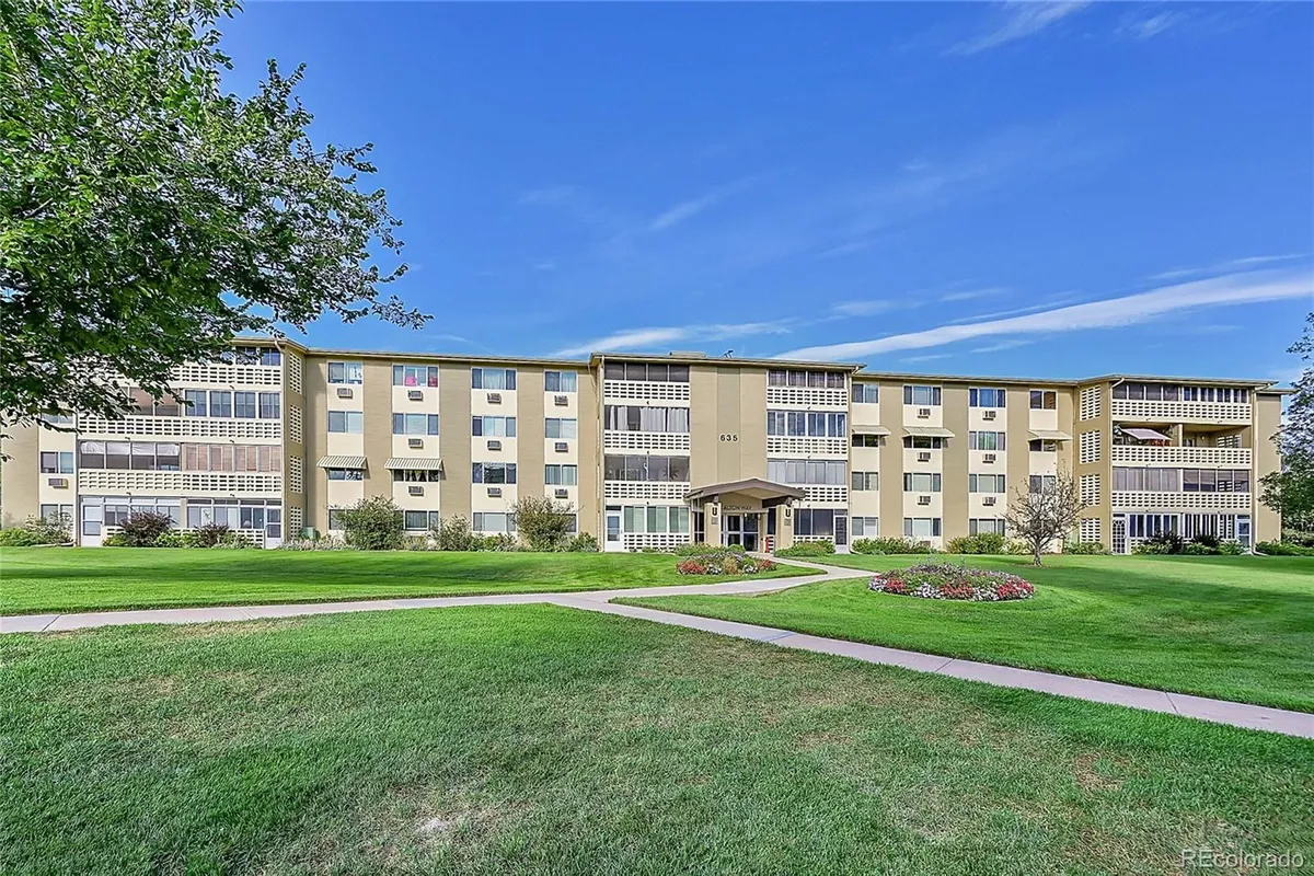 Property Slideshow image 1 of 30 | 635 s alton way 6a, Denver, CO, 80247