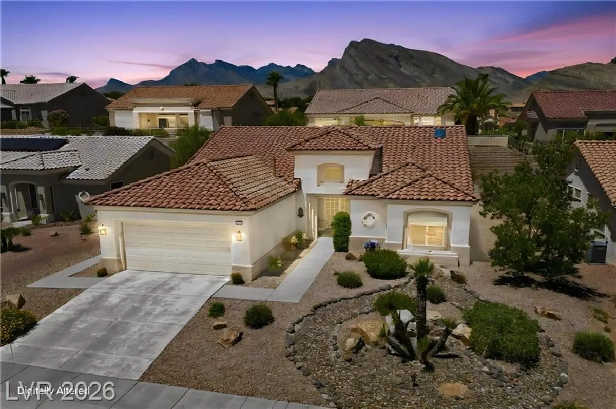 Property Slideshow image 1 of 70 | 2705 byron dr, Las Vegas, NV, 89134