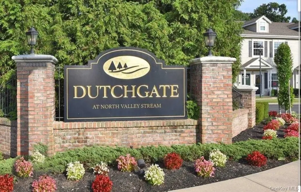 Property Slideshow image 1 of 2 | 817 willow ln, Valley Stream, NY, 11580