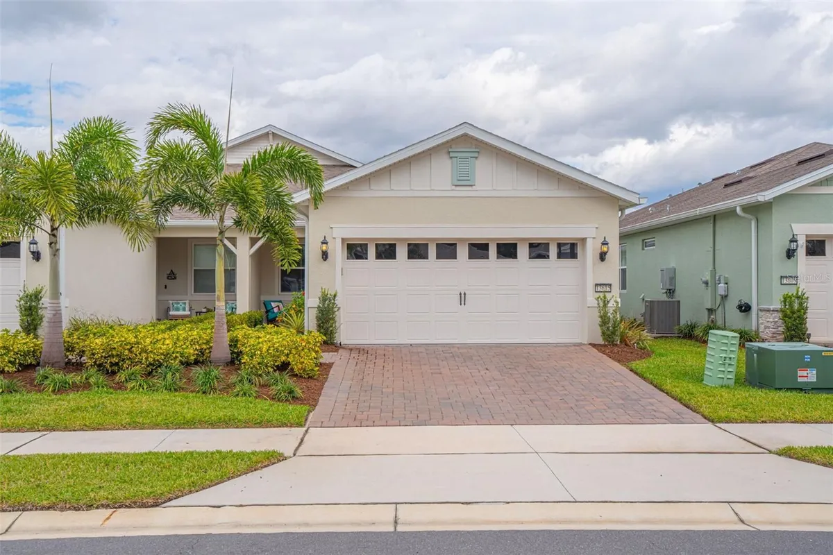 Property Slideshow image 1 of 60 | 13615 splashing isla dr, Winter Garden, FL, 34787