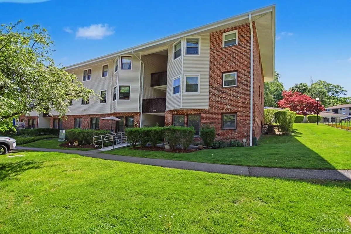 Property Slideshow image 1 of 26 | 23 dorset ct c, Yorktown, NY, 10598