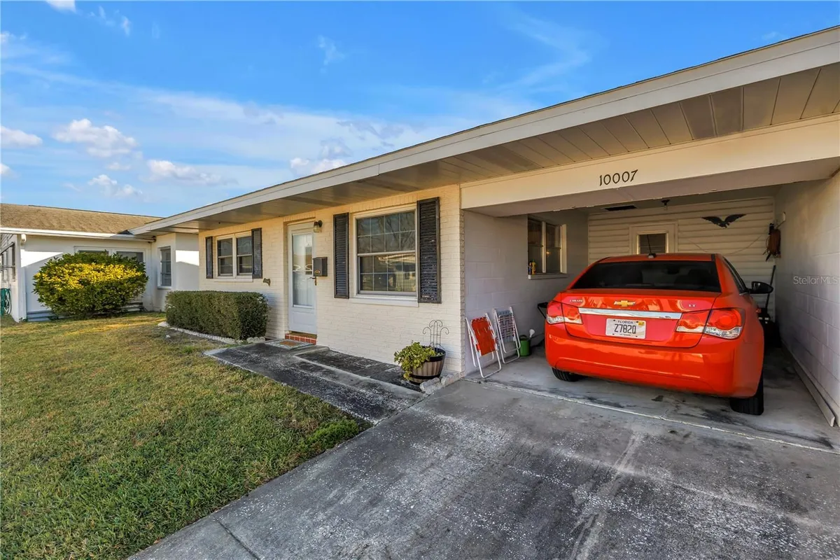 Property Slideshow image 1 of 32 | 10007 daffodil st 183, Pinellas Park, FL, 33782