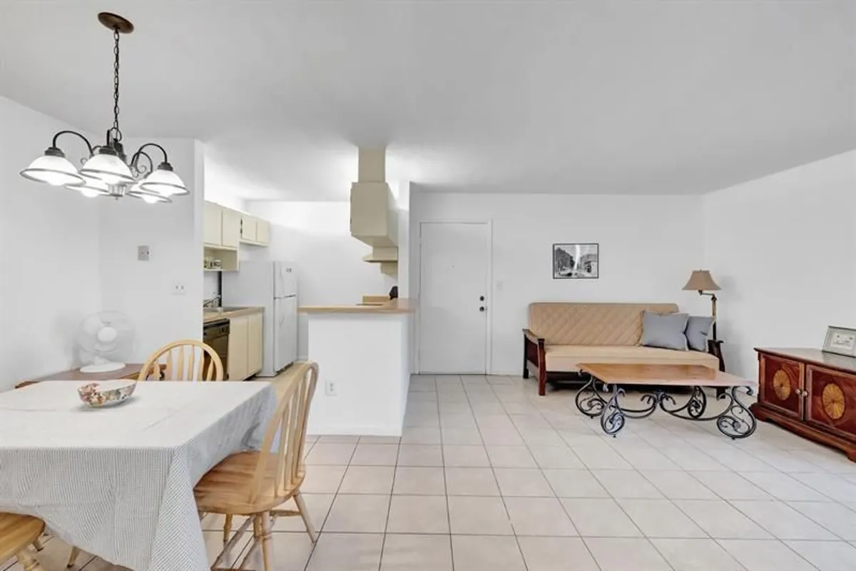 Property Slideshow image 1 of 25 | 9460 s belfort cir # l3-111, Tamarac, FL, 33321