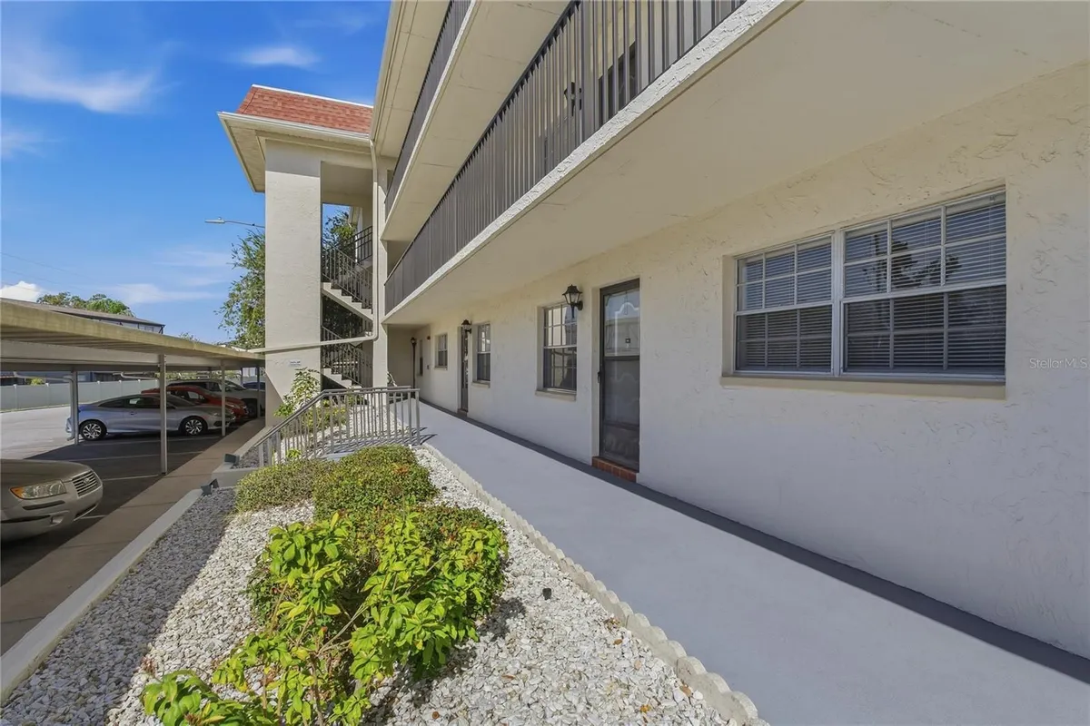 Property Slideshow image 1 of 47 | 1375 doolittle ln 103, Dunedin, FL, 34698