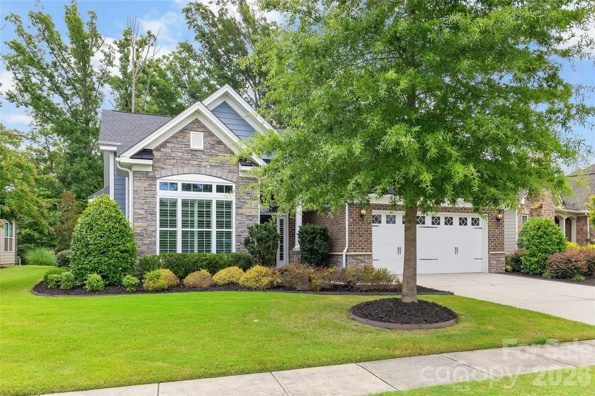 Property Slideshow image 1 of 48 | 17232 coves edge ln, Charlotte, NC, 28278