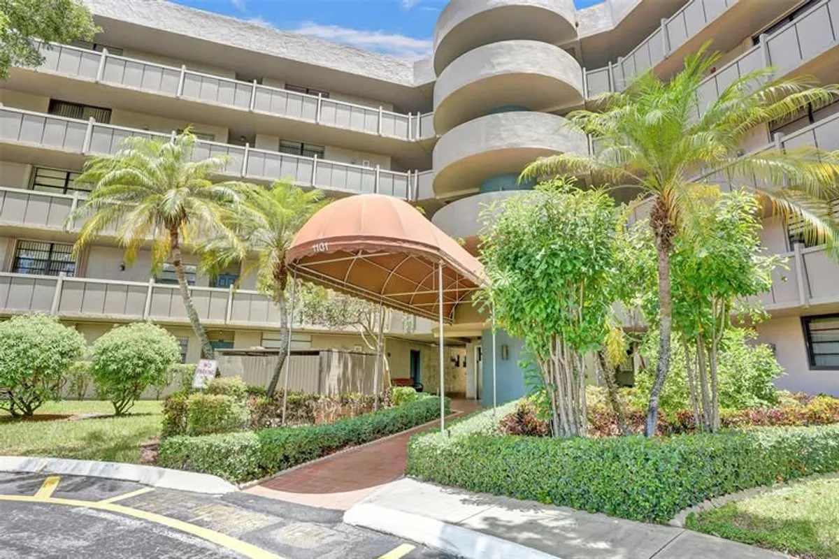 Property Slideshow image 1 of 48 | 1101 colony point cir 403, Pembroke Pines, FL, 33026