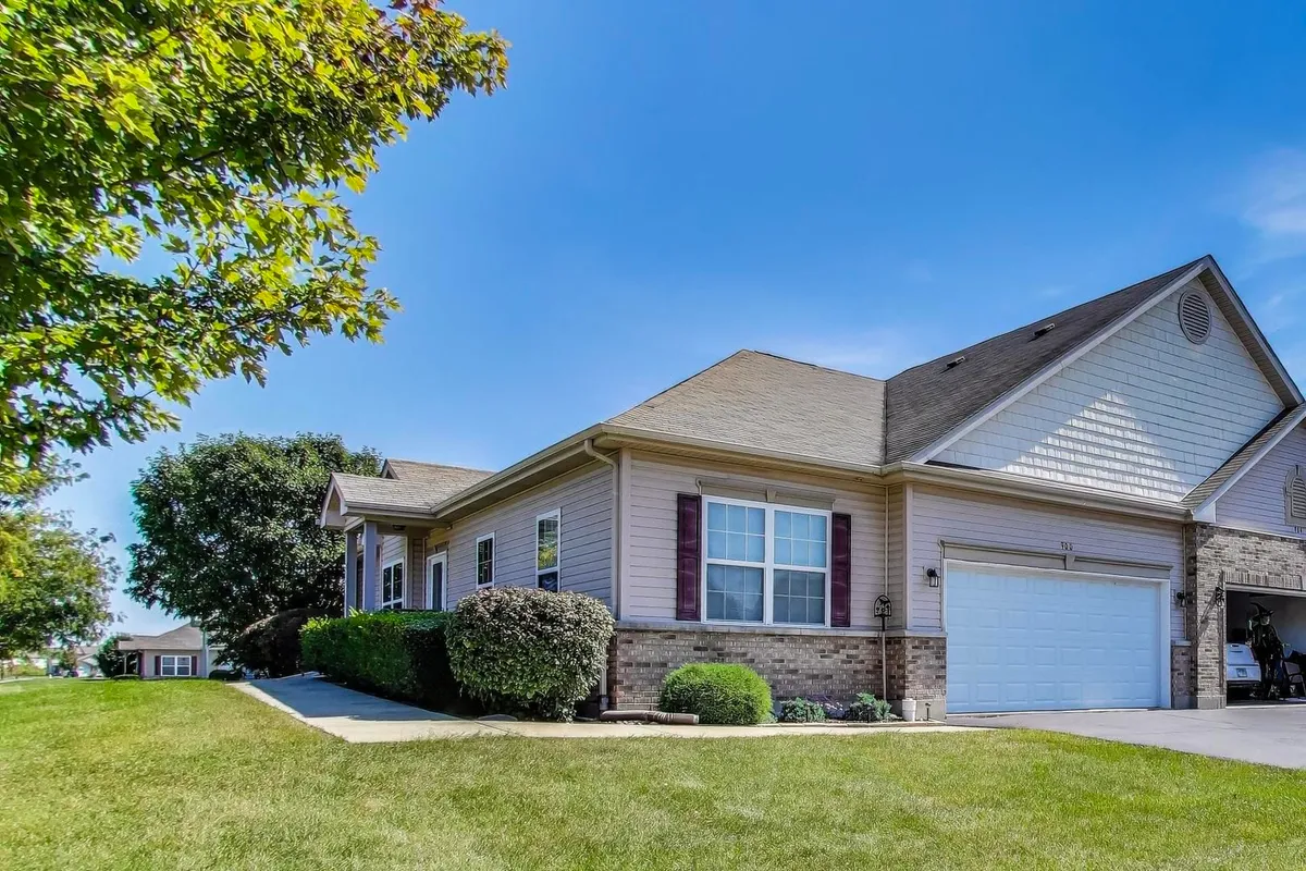 Property Slideshow image 1 of 36 | 900 yorktown st, Mchenry, IL, 60050