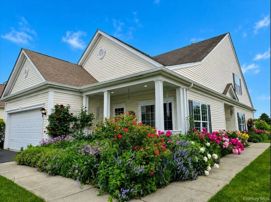 Property Slideshow image 1 of 46 | 10 louden loop, Brookhaven, NY, 11766