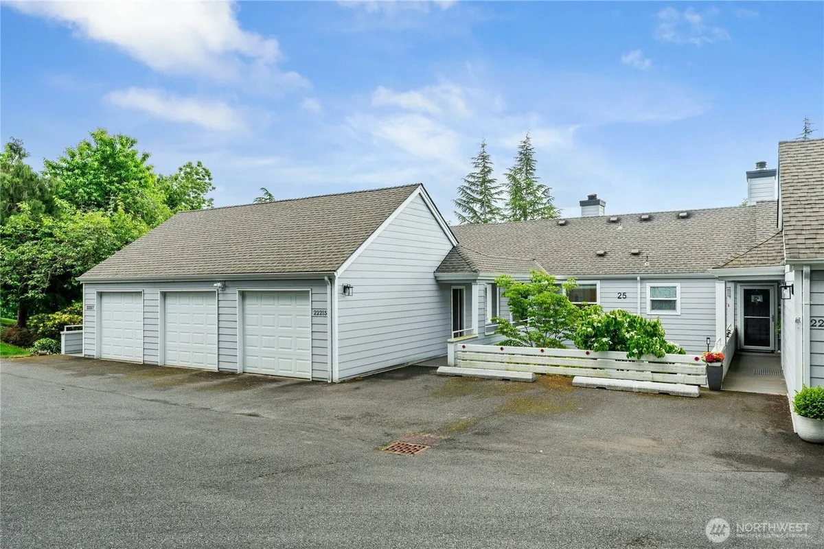 Property Slideshow image 1 of 33 | 22215 se 42nd ln 2079, Issaquah, WA, 98029