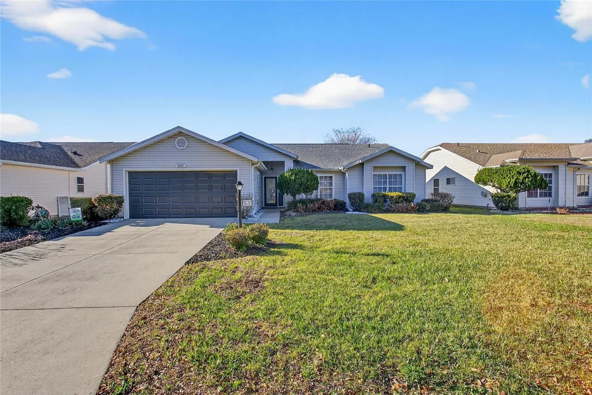 Property Slideshow image 1 of 56 | 25113 riverwalk dr, Leesburg, FL, 34748