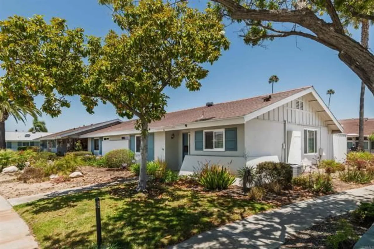Property Slideshow image 1 of 25 | 3685 vista campana 61, Oceanside, CA, 92057