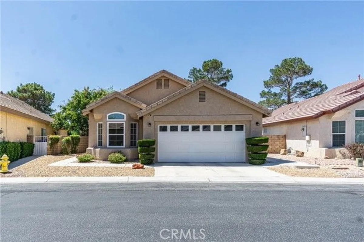 Property Slideshow image 1 of 39 | 11342 sawgrass bnd, Apple Valley, CA, 92308