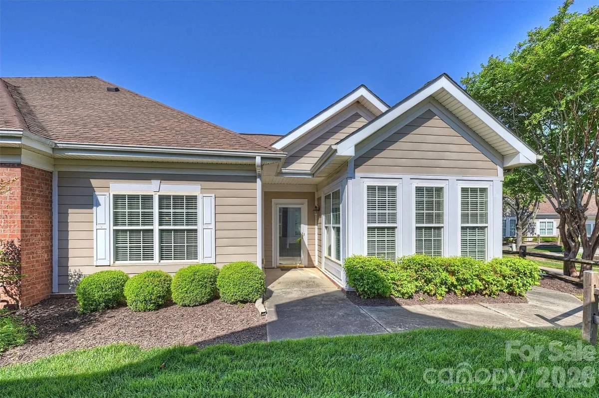 Property Slideshow image 1 of 45 | 2015 woodburn ter, Matthews, NC, 28105