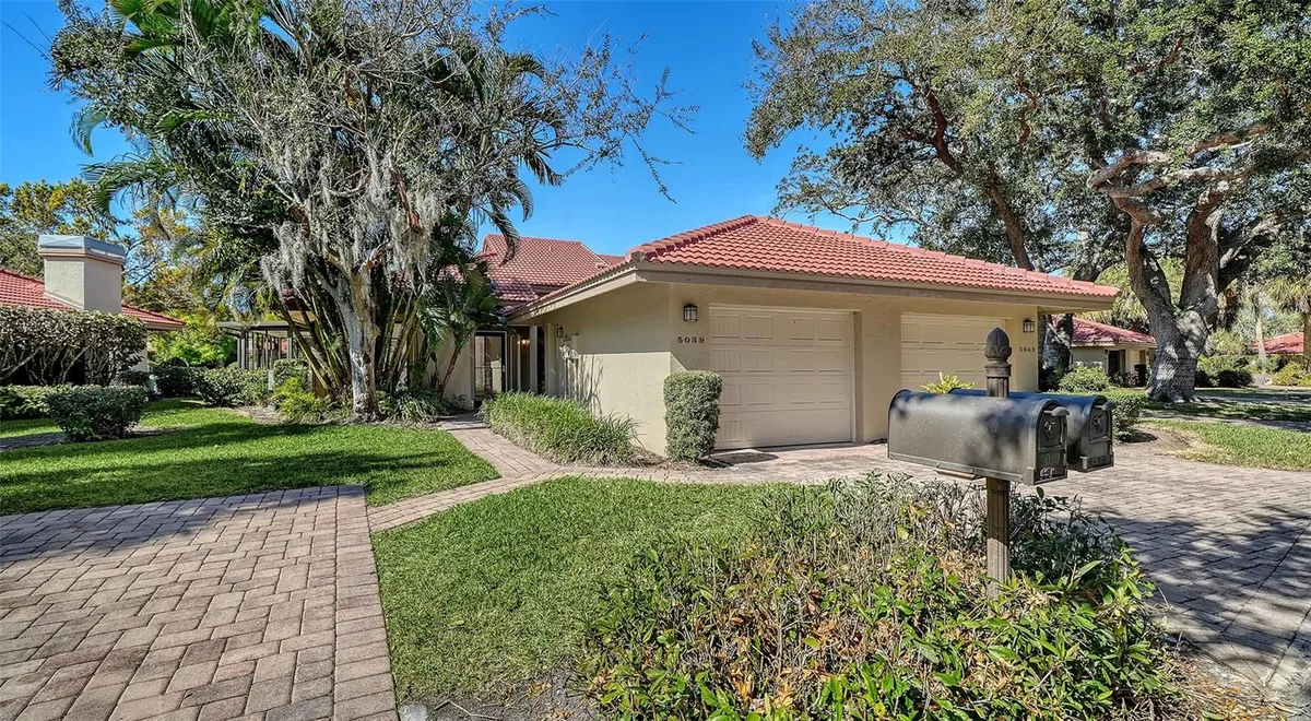 Property Slideshow image 1 of 60 | 5039 kestral park # 67, Sarasota, FL, 34231