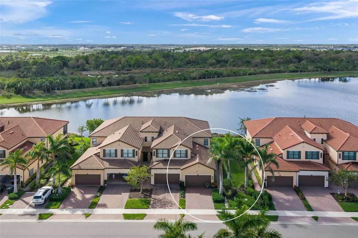 Property Slideshow image 1 of 83 | 10805 tarflower dr 102, Venice, FL, 34293