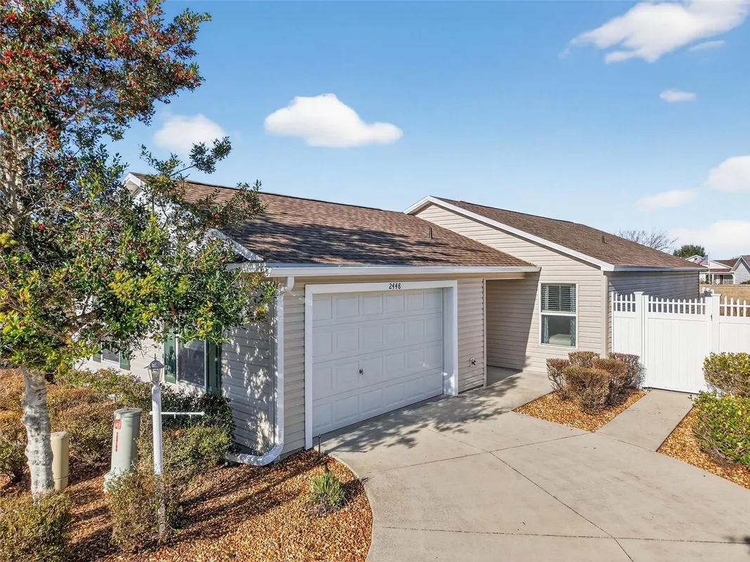 Property Slideshow image 1 of 39 | 2448 ravenwood ln, The Villages, FL, 32162