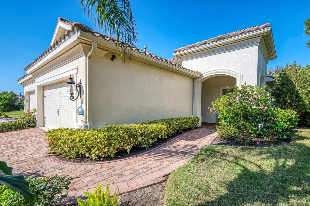 Property Slideshow image 1 of 93 | 11401 okaloosa dr, Venice, FL, 34293