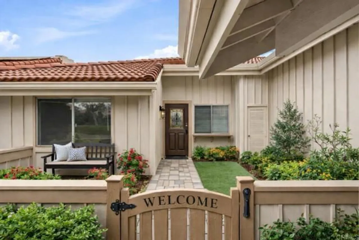 Property Slideshow image 1 of 32 | 17463 plaza abierto 25, Rancho Bernardo (San Diego), CA, 92128