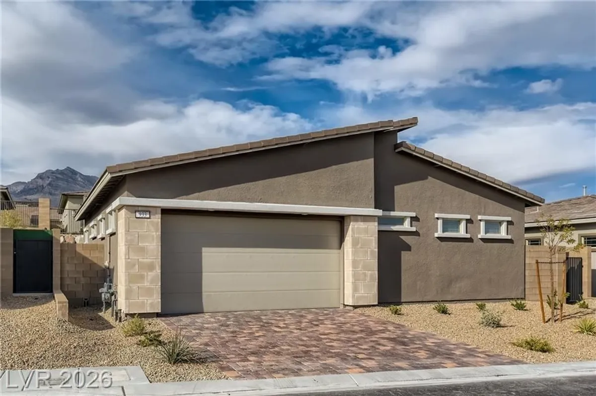 Property Slideshow image 1 of 33 | 933 mayfield manor ln, Las Vegas, NV, 89138