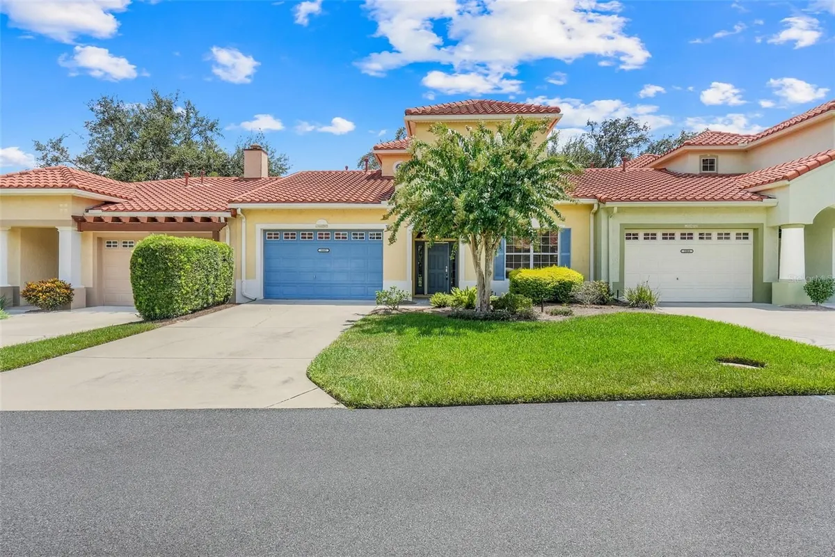 Property Slideshow image 1 of 46 | 1042 avenida sonoma, Lady Lake, FL, 32159