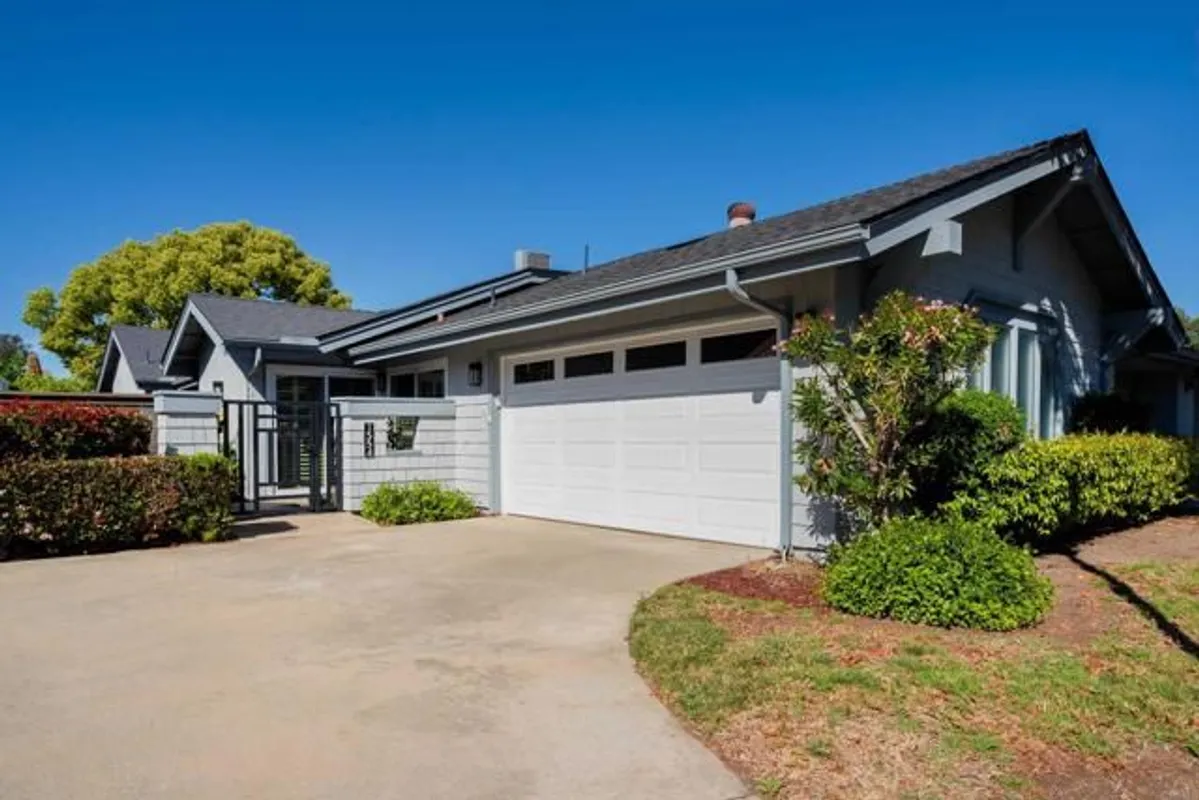 Property Slideshow image 1 of 37 | 1554 via brisa del lago, San Marcos, CA, 92078