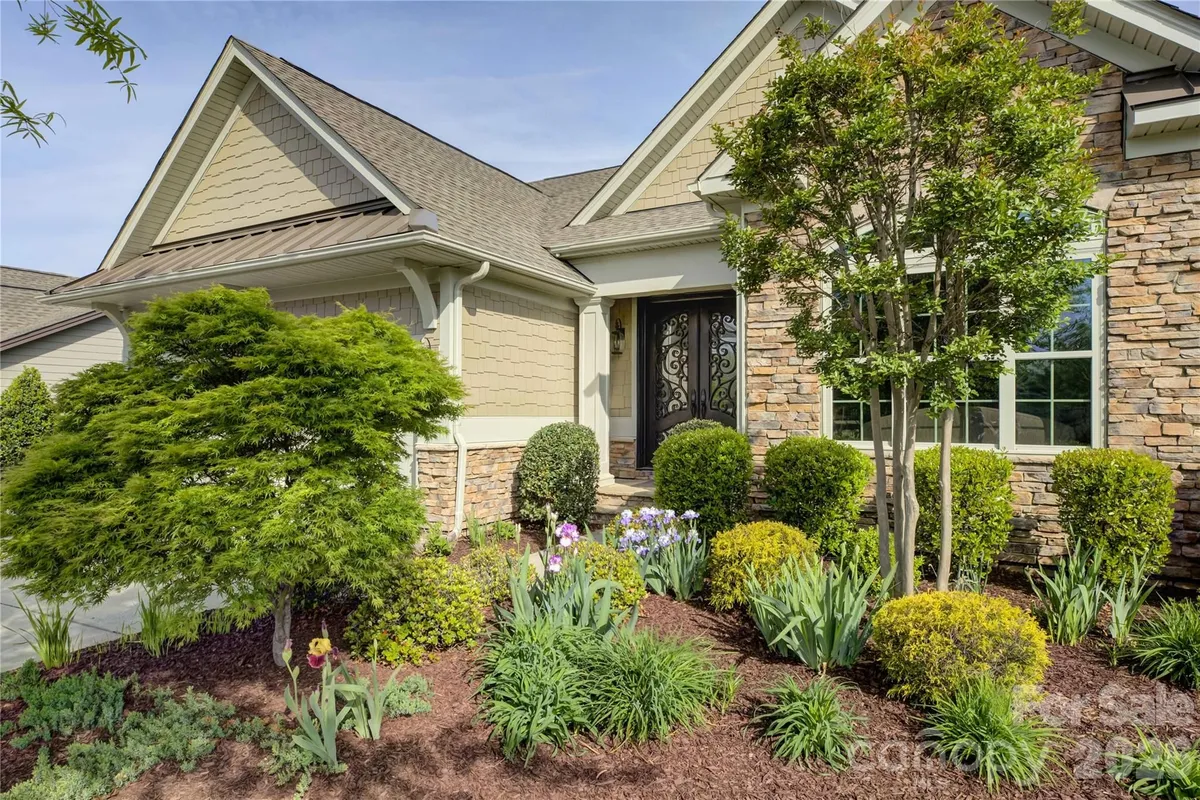 Property Slideshow image 1 of 48 | 14802 creeks edge dr, Charlotte, NC, 28278