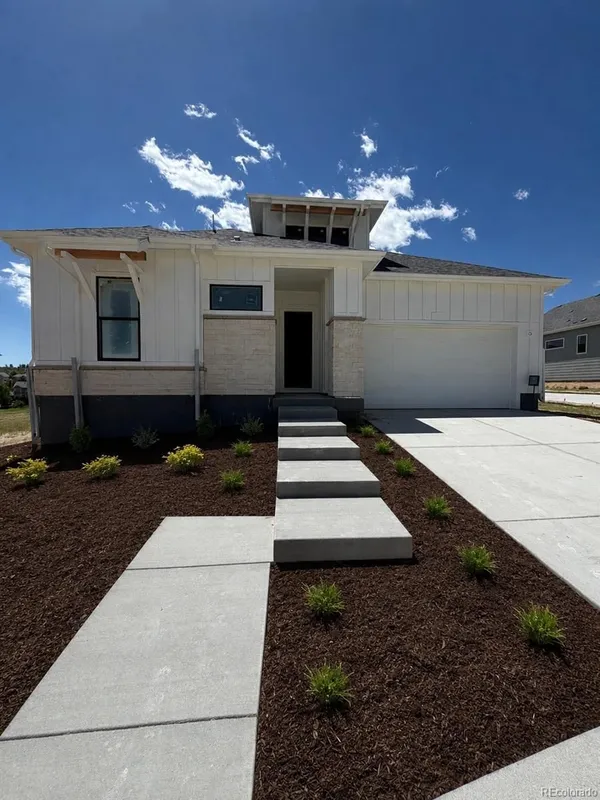 Property Slideshow image 1 of 20 | 2021 grayside cir, Castle Rock, CO, 80109