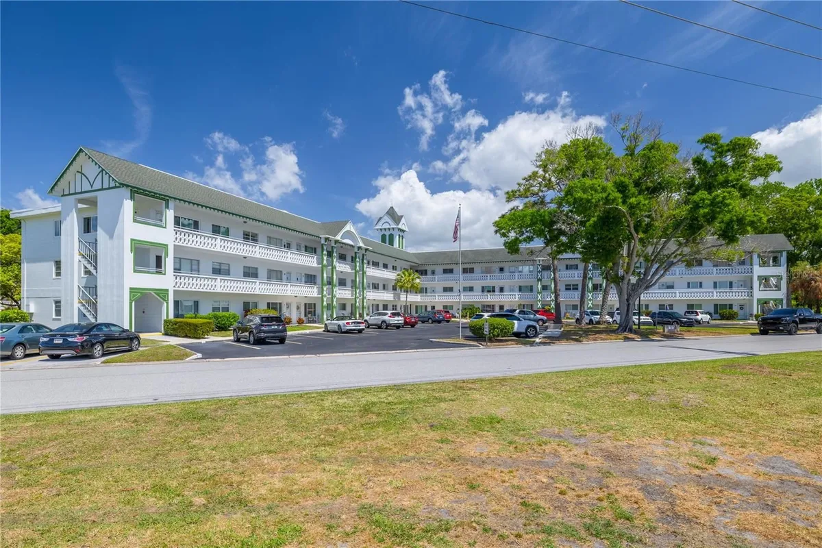 Property Slideshow image 1 of 31 | 2468 florentine way 34, Clearwater, FL, 33763