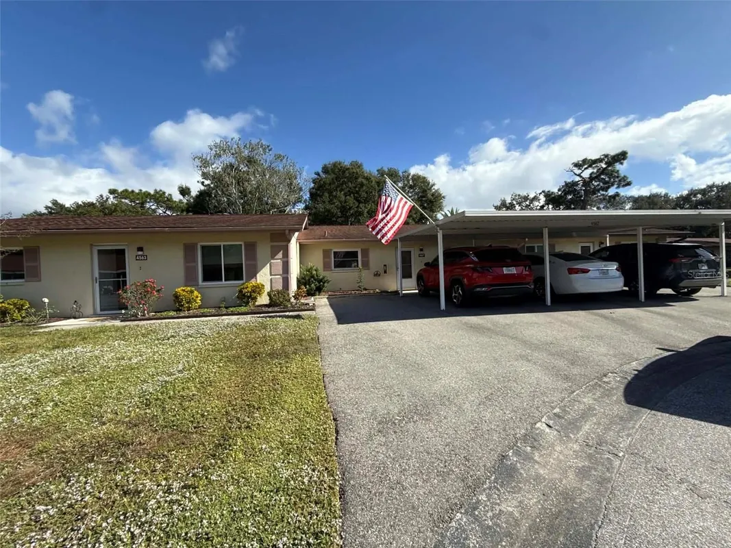 Property Slideshow image 1 of 16 | 4567 shoshone trl # 167, Sarasota, FL, 34233