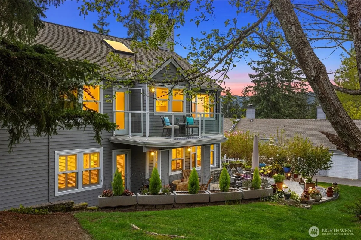 Property Slideshow image 1 of 37 | 4049 providence point dr, Issaquah, WA, 98029