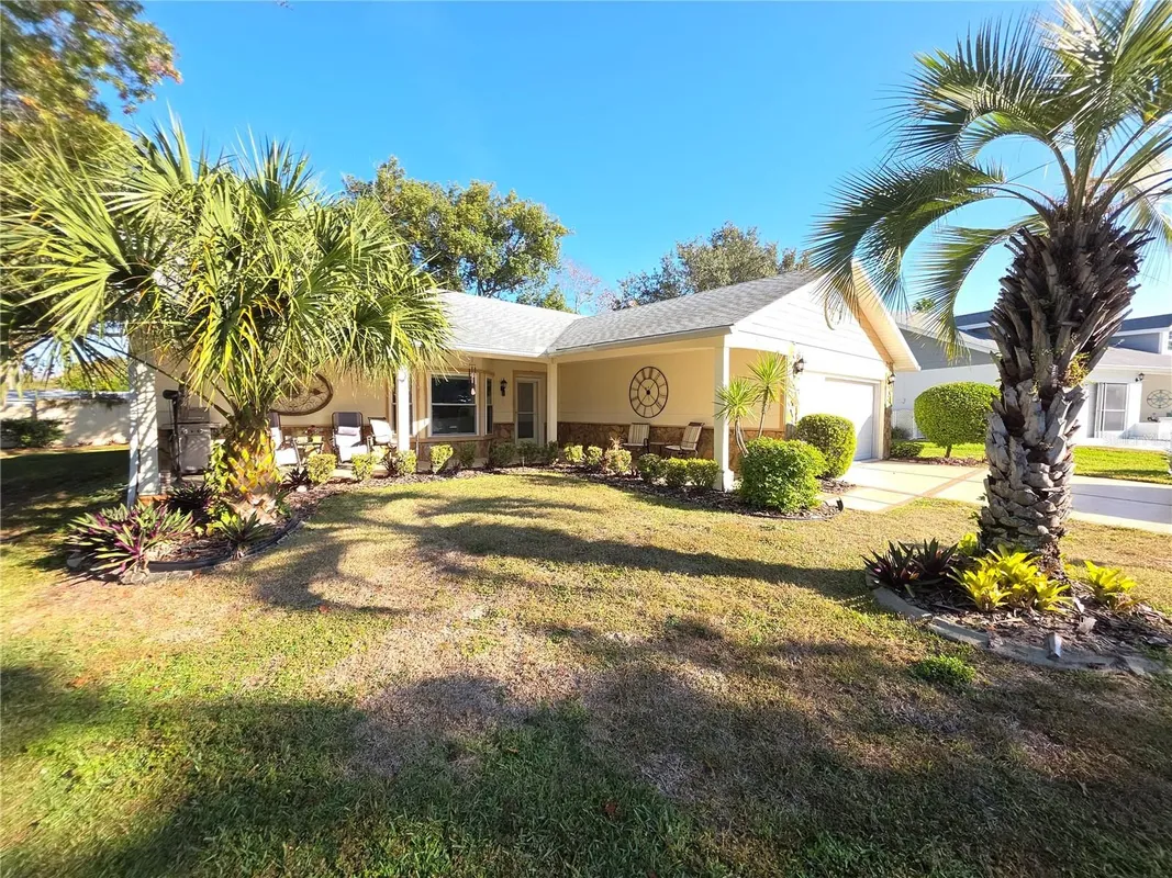 Property Slideshow image 1 of 42 | 2641 royal ridge dr, Spring Hill, FL, 34606