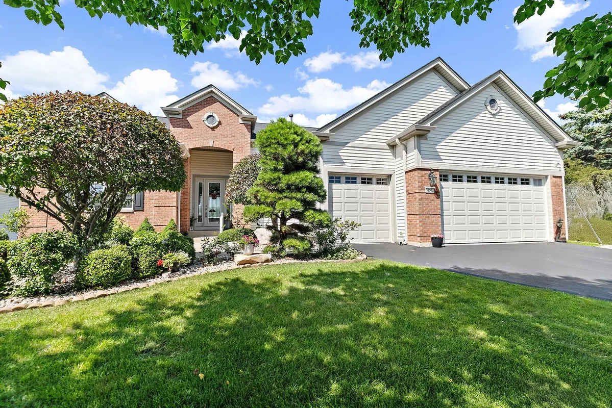 Property Slideshow image 1 of 56 | 12552 pheasant ridge dr, Huntley, IL, 60142
