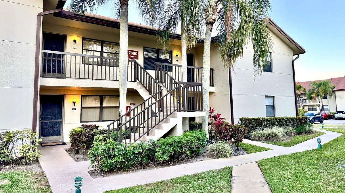 Property Slideshow image 1 of 33 | 7690 tahiti ln 202, Lake Worth, FL, 33467