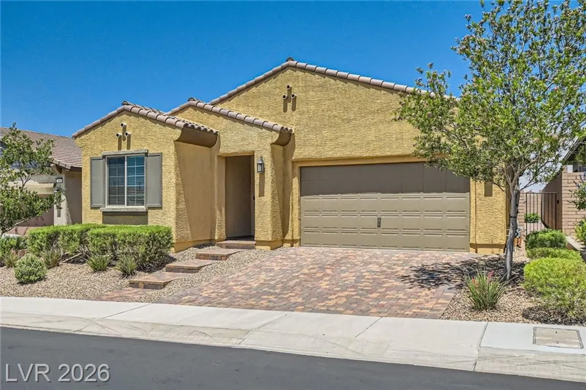 Property Slideshow image 1 of 54 | 498 pebble run ave, Henderson, NV, 89011