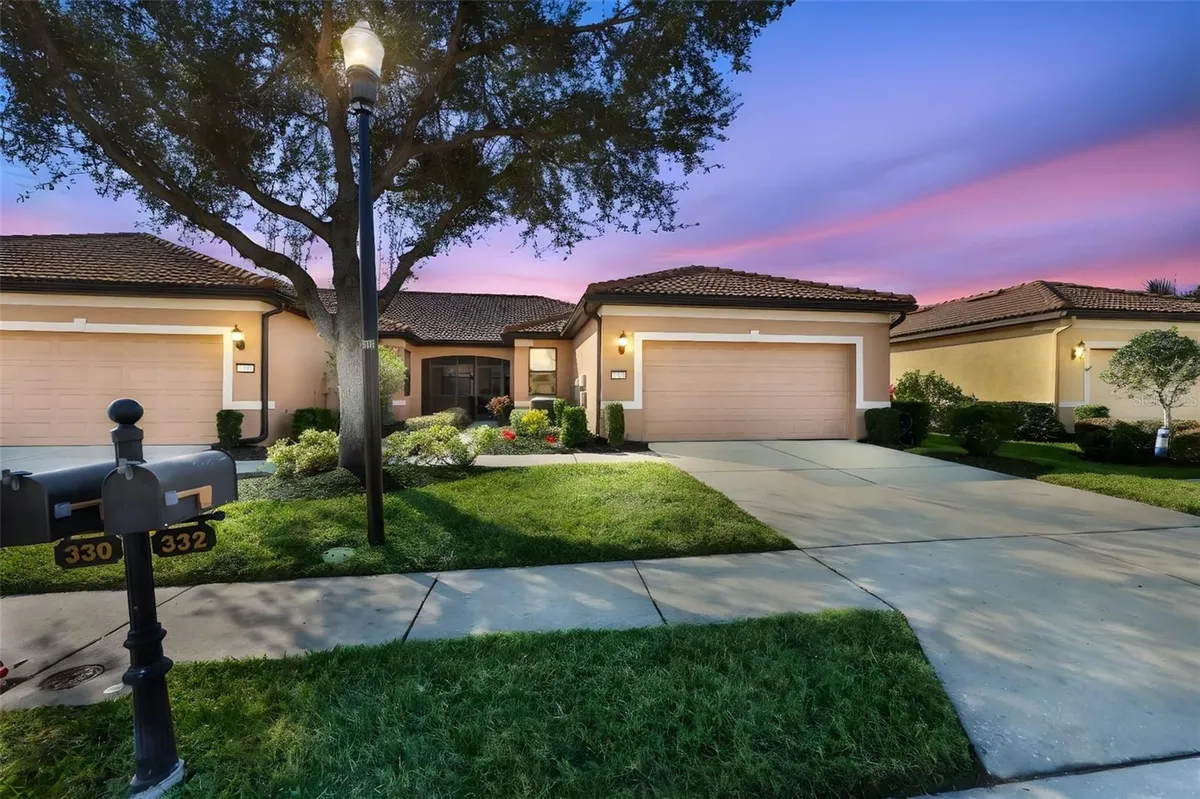 Property Slideshow image 1 of 76 | 332 bluewater falls ct, Apollo Beach, FL, 33572